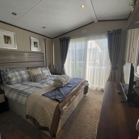 Poole Harbour View Lodge At Rockley Park エクステリア 写真